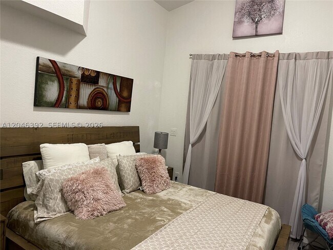 Foto del edificio - 7805 Simms St
