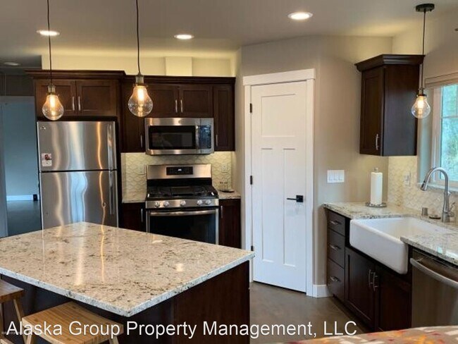 Foto del edificio - 2 br, 1 bath House - 5210 Woodhaven Ave