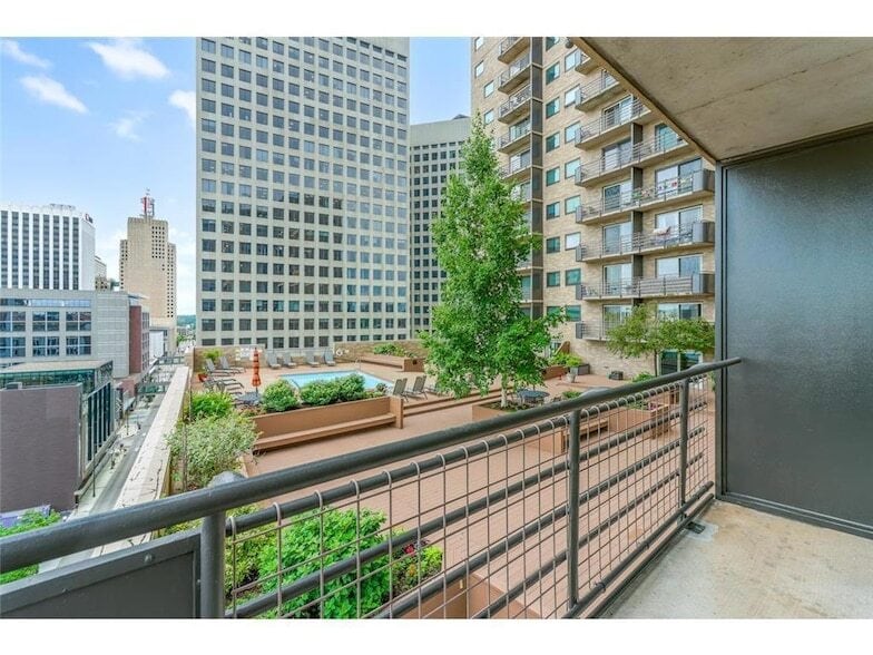 Primary Photo - 66 9th St E