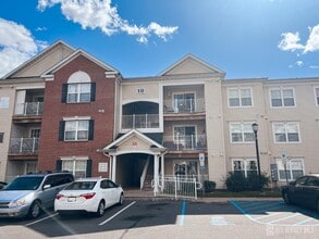 Building Photo - 1025 Dogwood Ct