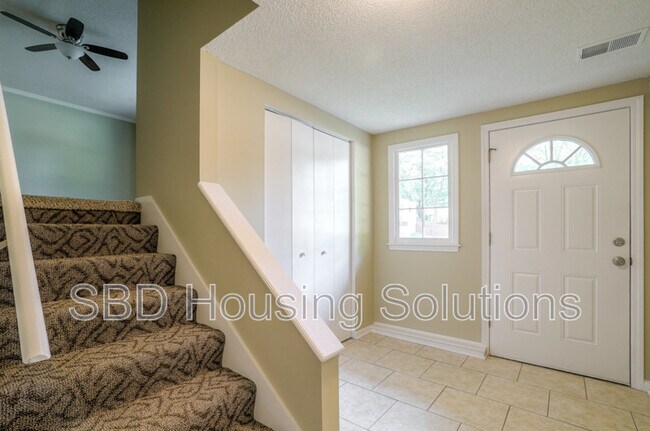 Foto del edificio - 107 SE Brentwood Dr