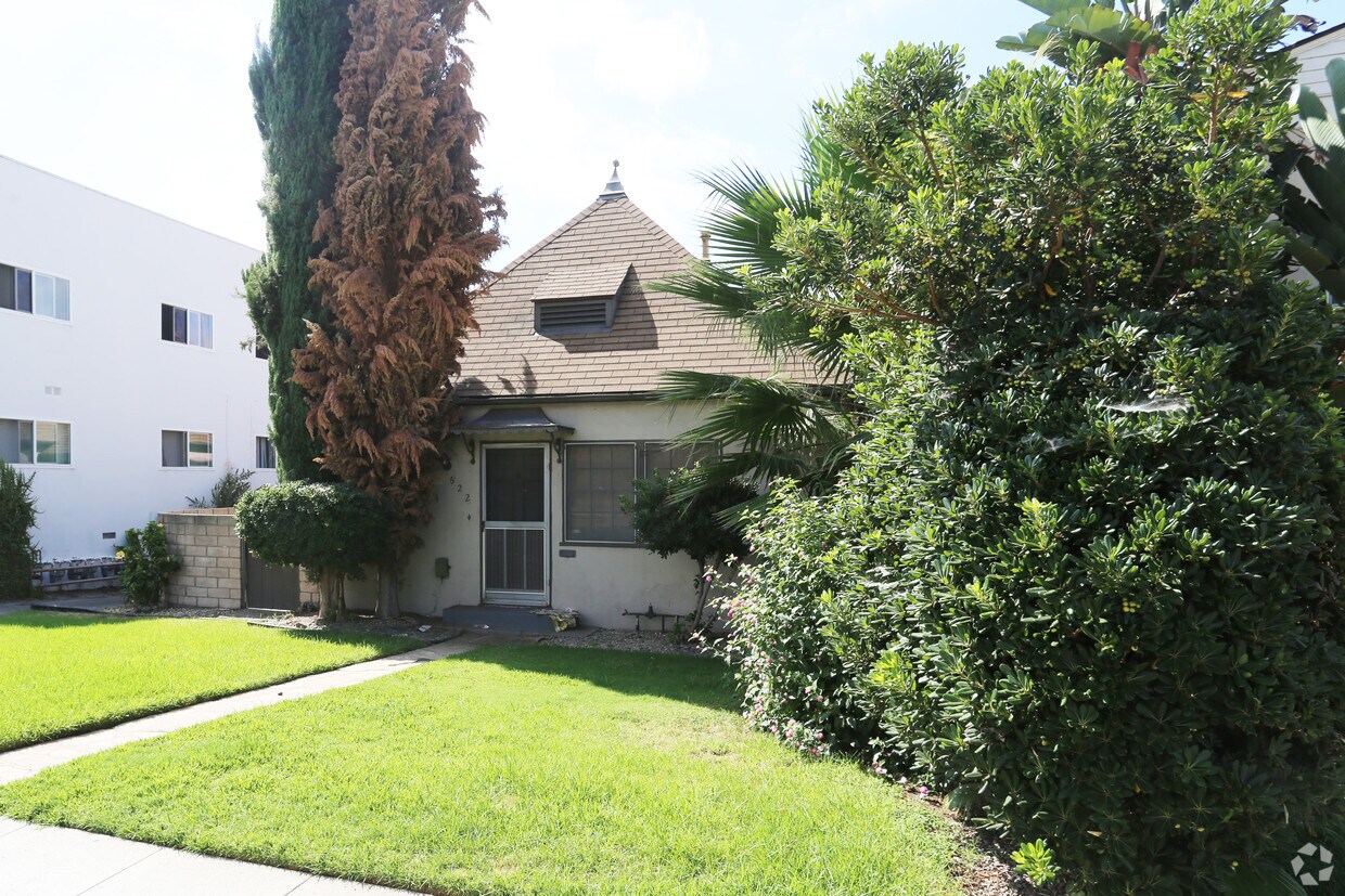 Foto del edificio - 620-622 Glenwood Rd