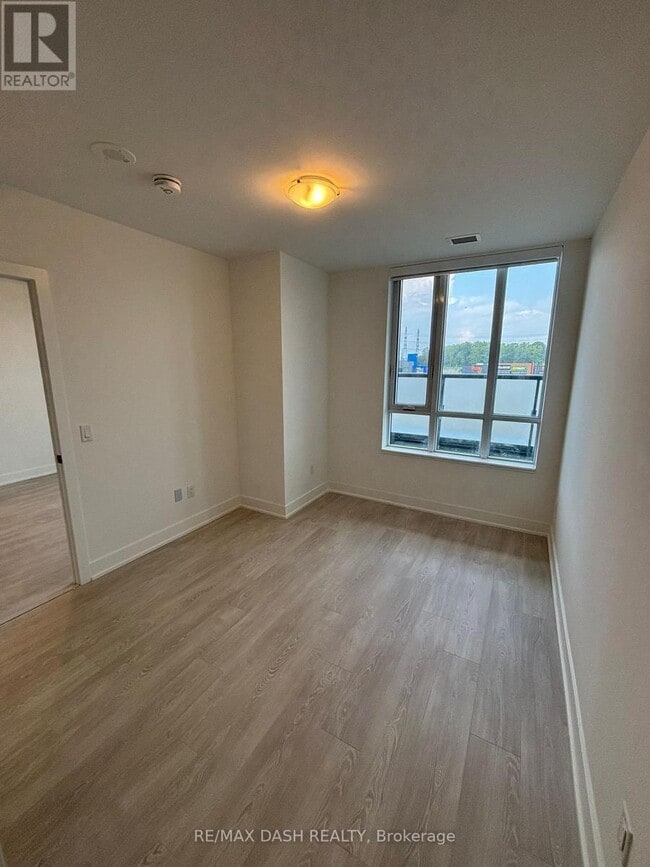 Photo du bâtiment - 2425-2425 Simcoe St N