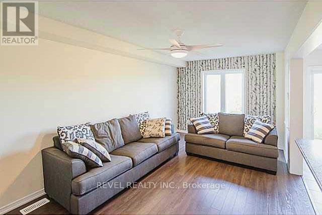 Photo du bâtiment - 80 Bisset Ave