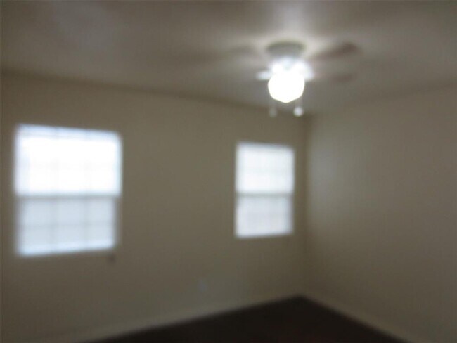 Building Photo - 11522 Sinclair Ave