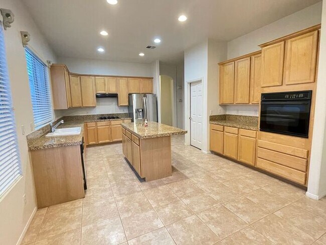 Building Photo - First Show: The first open showing is on 2/5 at 4PM. Please be prompt. We will be processing any ...