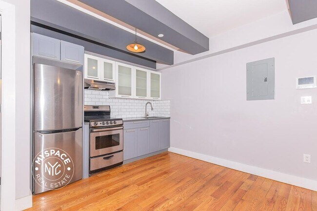 Foto del edificio - 186 Lenox Rd