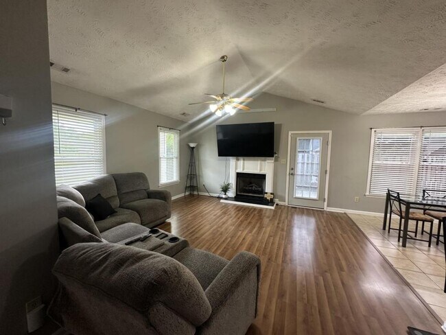 Building Photo - 6342 Foxlake Dr