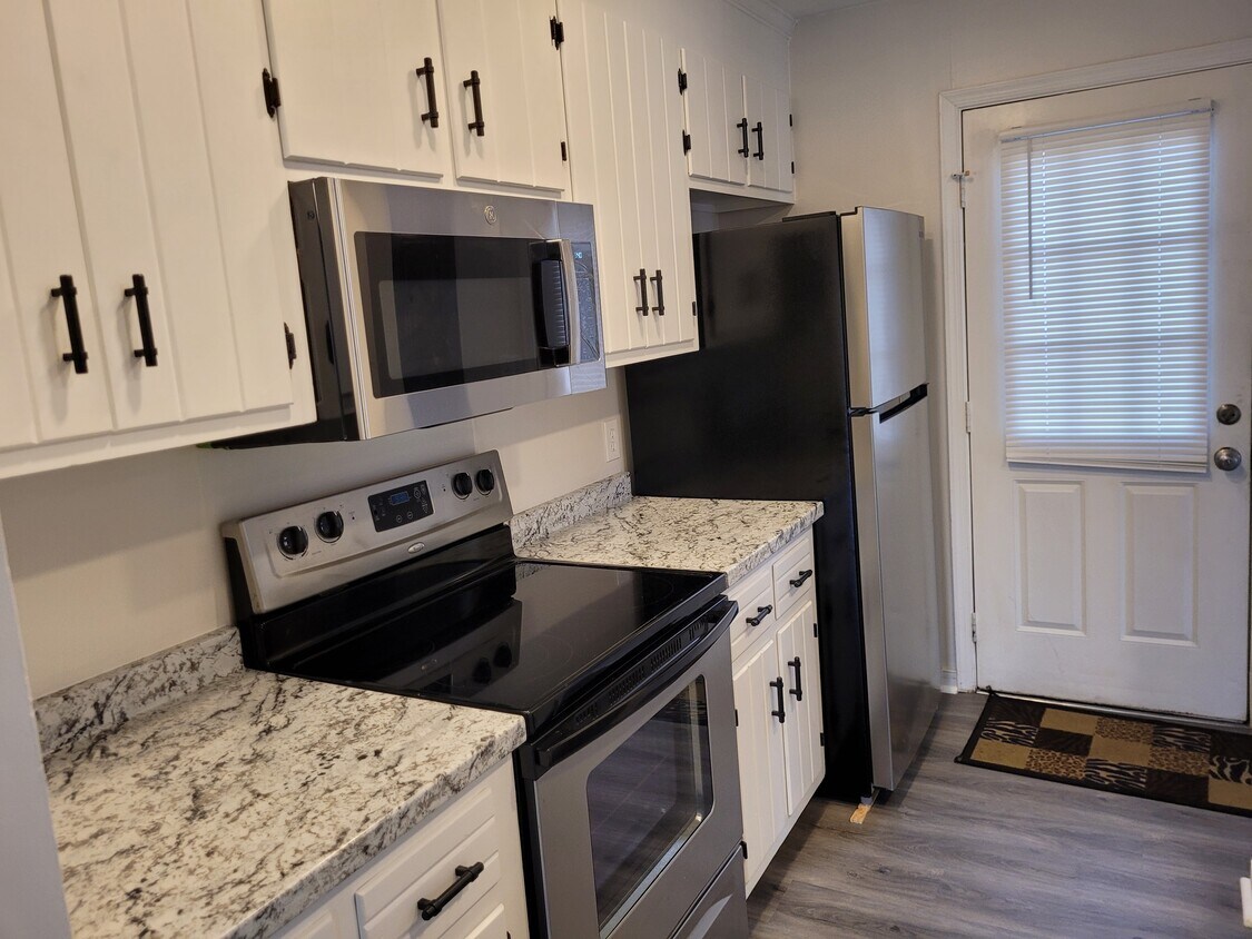 12314 Poplar Forest Dr Unit A, Richmond, VA 23238 Apartments in