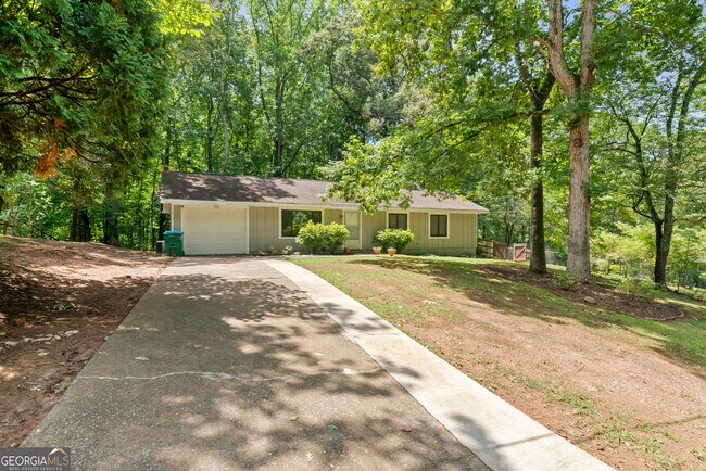 Building Photo - 142 Deer Run