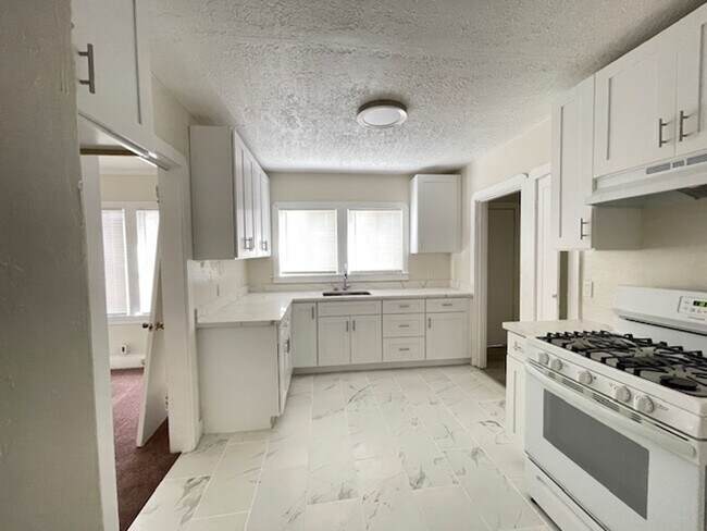 Building Photo - 00833