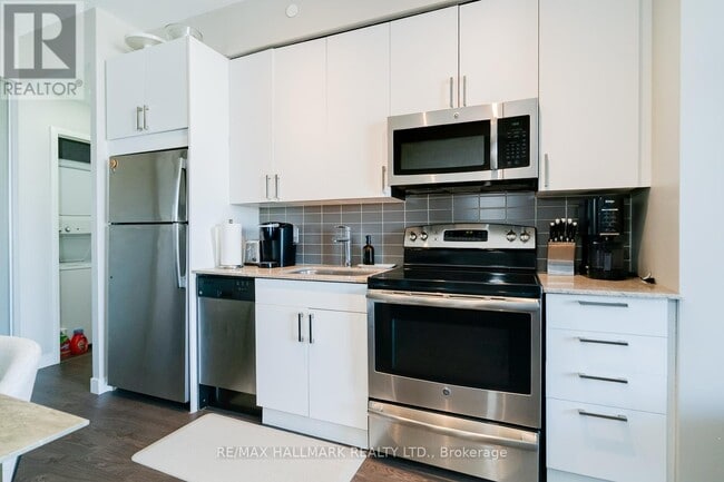 Building Photo - 2055 Danforth Ave