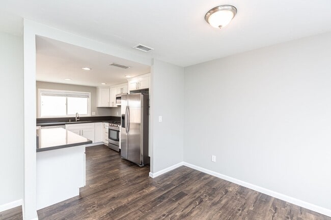 Building Photo - **** SIMPLY STUNNING SANTEE 3/2 HOME, OPEN...