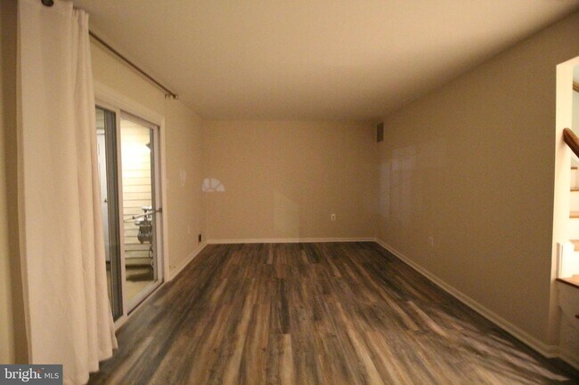 Foto del edificio - 8384 Irongate Way