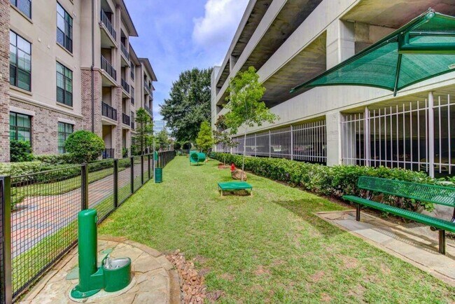 Foto del edificio - 3505 W Sam Houston Pkwy S