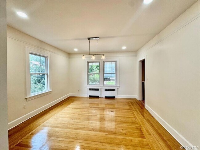 Foto del edificio - 73 Watkins Ave