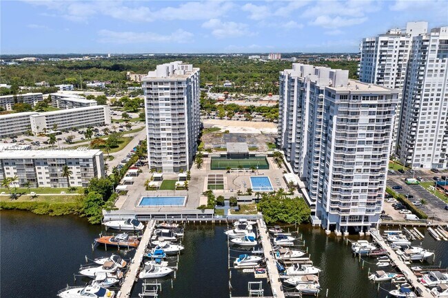 Building Photo - 18021 Biscayne Blvd