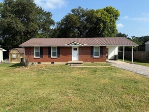 Building Photo - 924 Oleander Dr