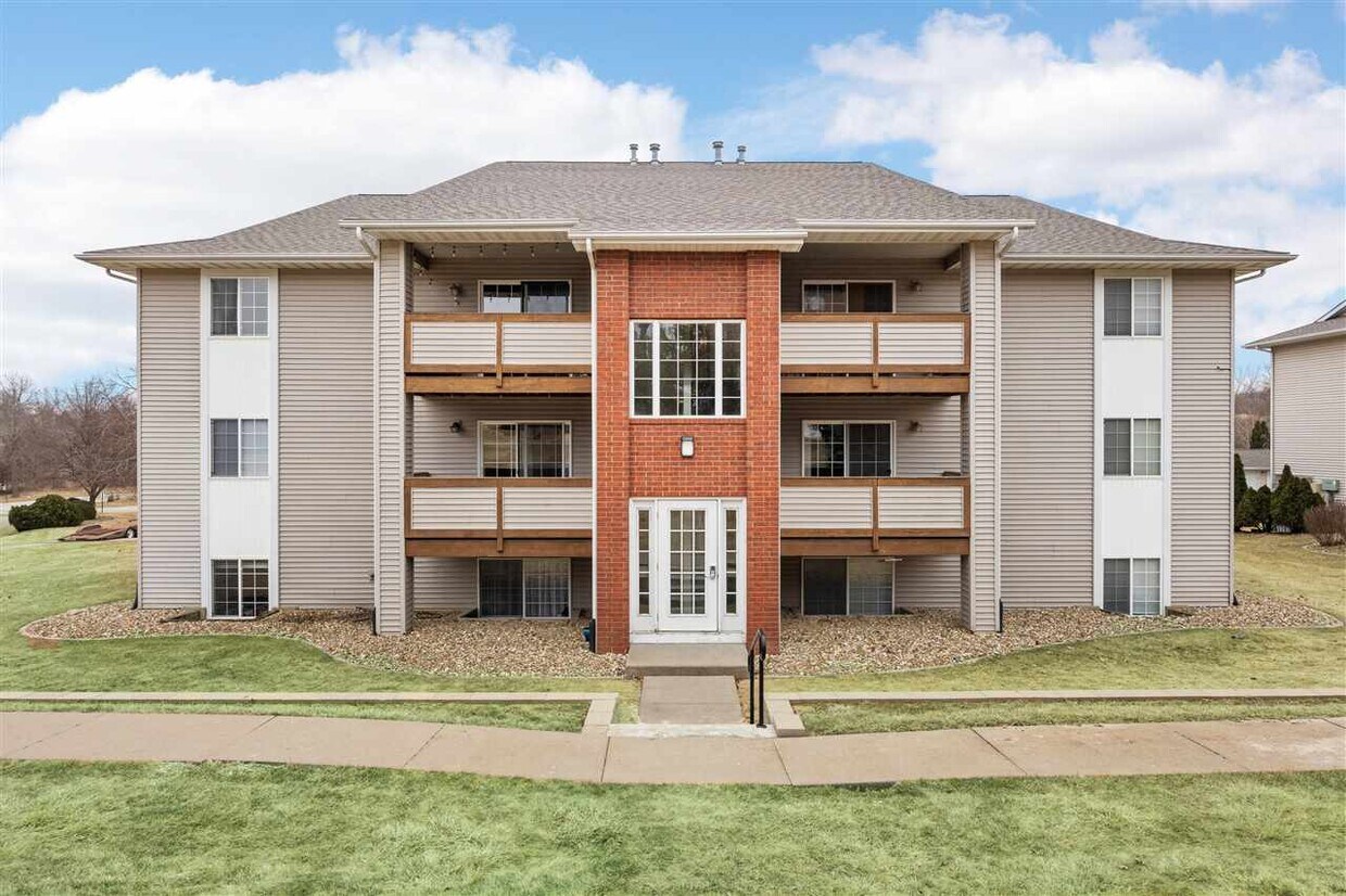 Foto principal - 2432 Rushmore Dr