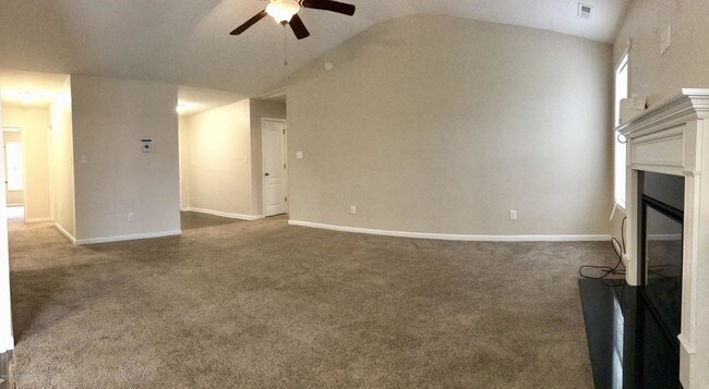 Foto del edificio - 332 Merin Height Rd