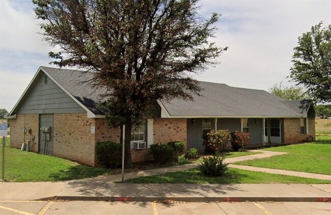 Building Photo - 1601 S Wicker Ave