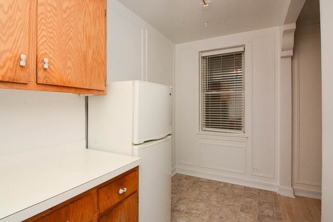 Building Photo - 4060 N Kenmore Ave