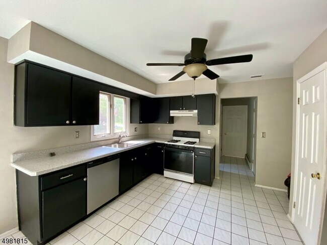 Building Photo - 629 Greenbank Dr
