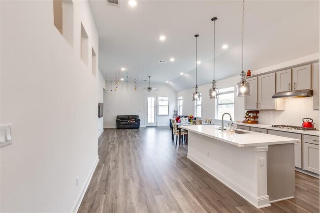 Foto del edificio - 14201 Pennington Ln
