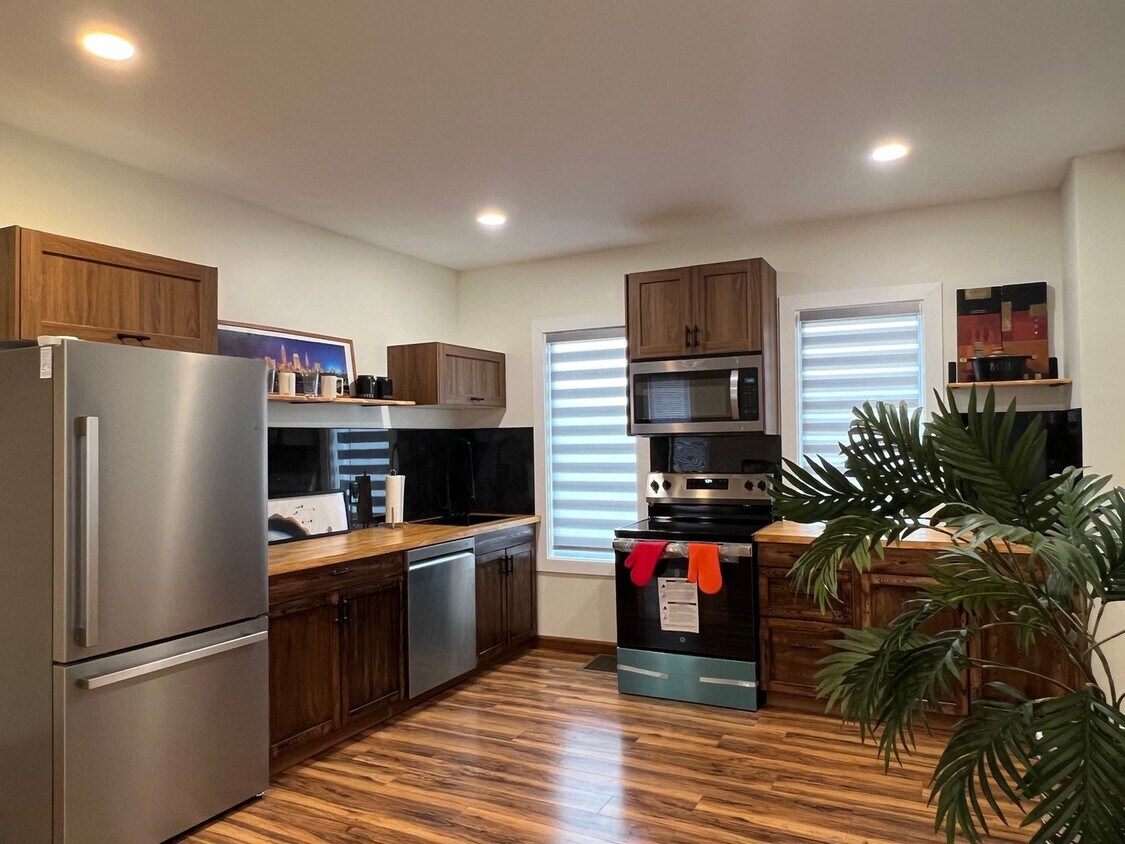 Detroid Shoreway Renovated 4 Bedroom, 2 B... - Detroid Shoreway Renovated  4 Bedroom, 2 B...