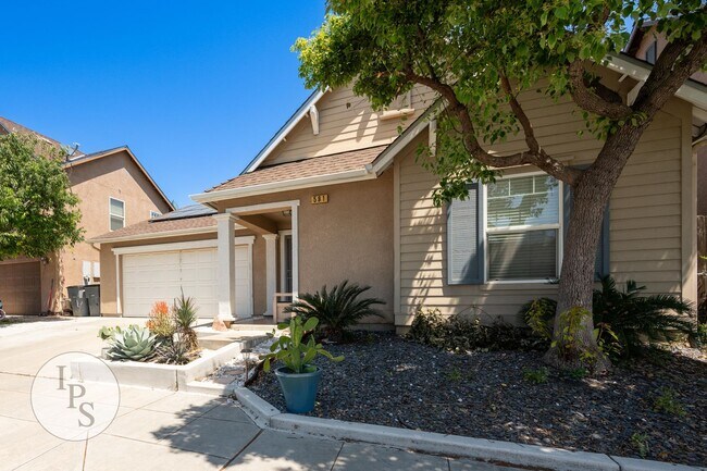 Building Photo - Fresno South East Home, 3BR/2BA, Built 200...