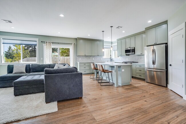 Building Photo - 1132 Thunderbird Ave S