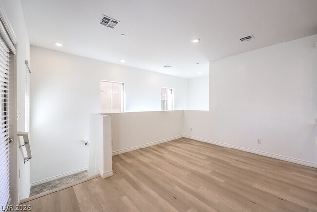 Foto del edificio - 600 N Carriage Hill Dr