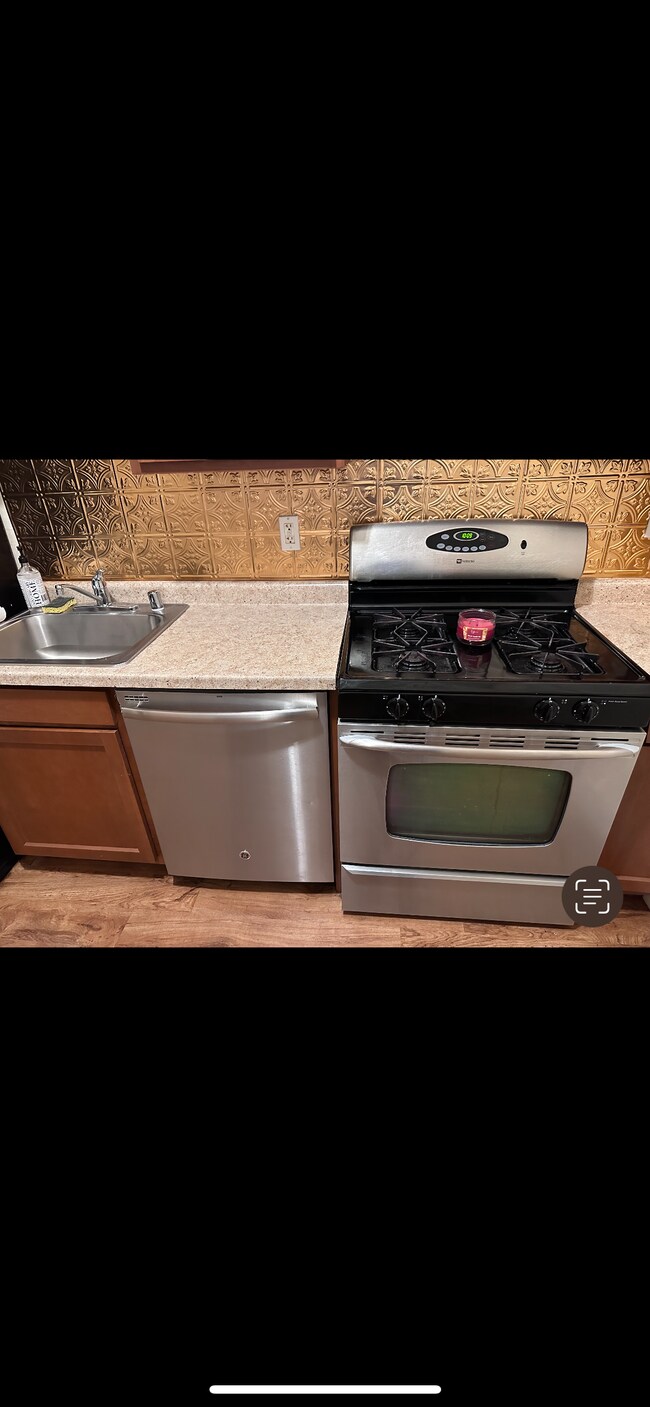 Kitchen - 2301 Harriet Ave