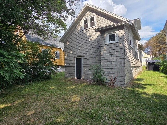 Building Photo - 262 Bruce St