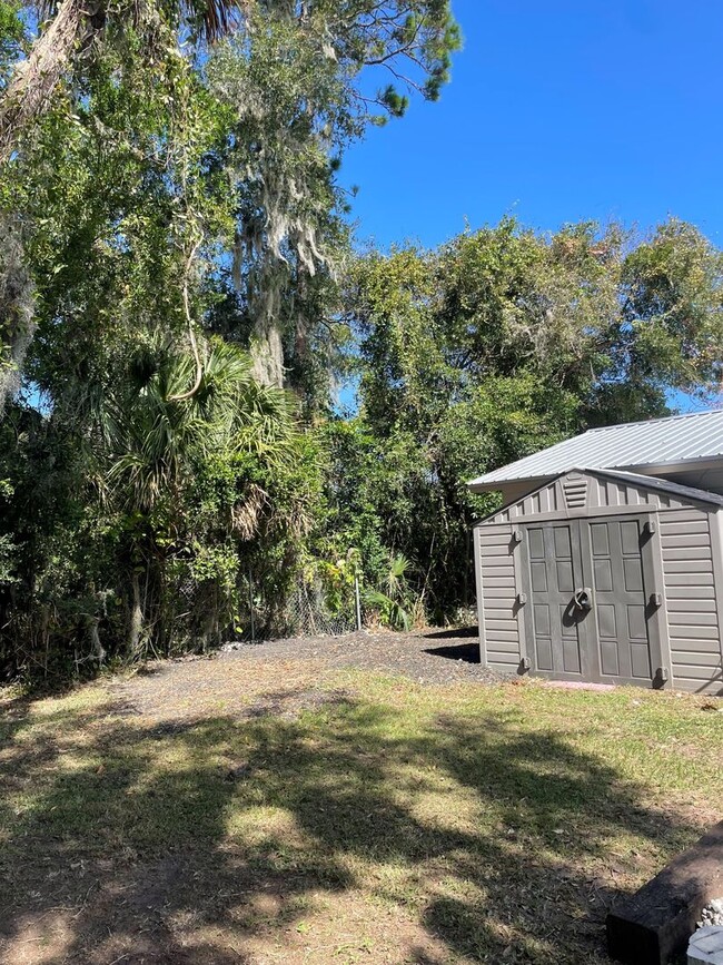 Building Photo - 3BR 2BA EDGEWATER HOME FOR RENT, HALF ACRE...