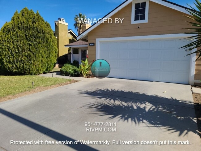 Building Photo - Beautiful home with great curb appeal!