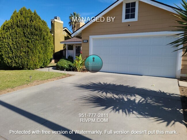 Foto del edificio - Beautiful home with great curb appeal!