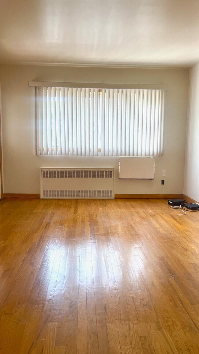 Foto del edificio - 2052 E 56th St