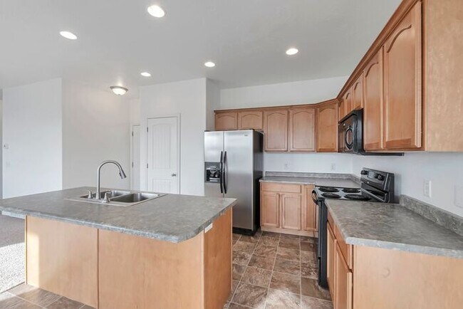 Foto del edificio - Bright Townhouse in Saratoga Springs w attached 2 car garage