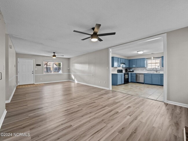Building Photo - 436 Wolf Run Ln