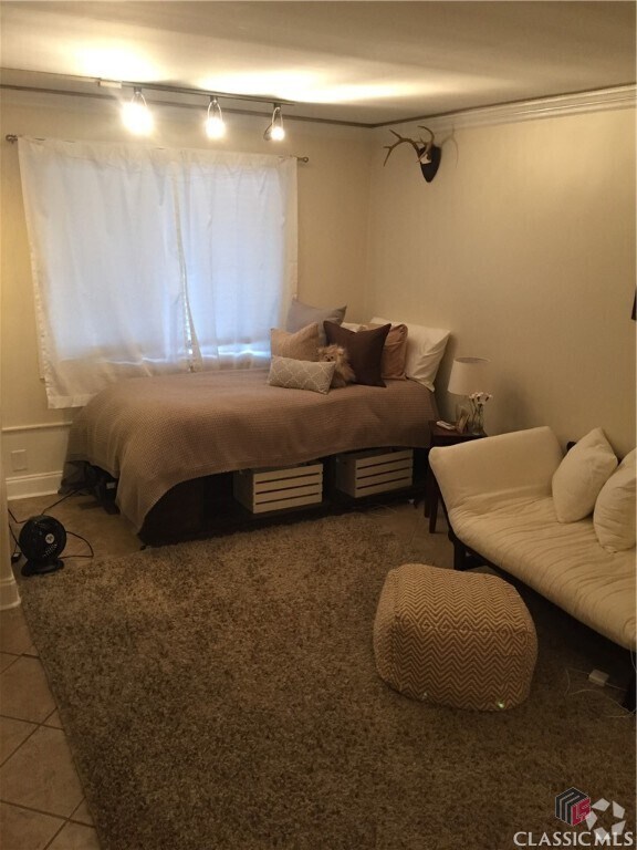 Five Points Apartments for Rent with Hardwood Floors Athens, GA 2