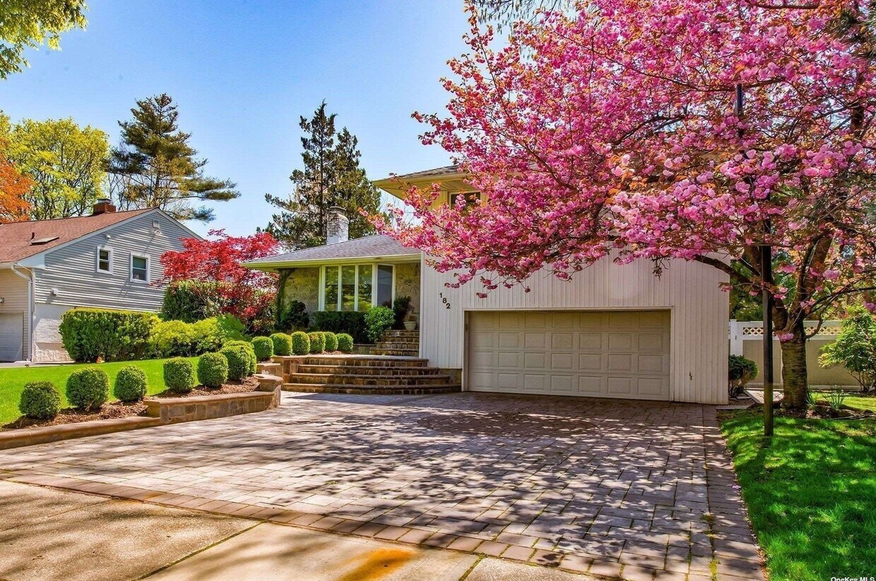 Foto principal - 182 Birchwood Park Dr