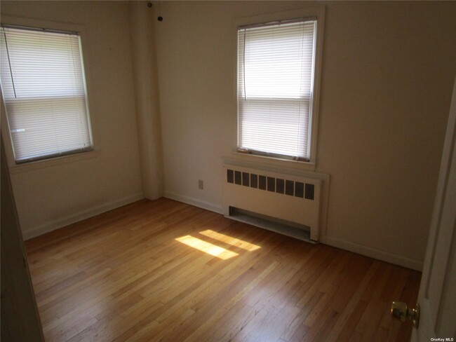 Building Photo - 427 N Country Rd