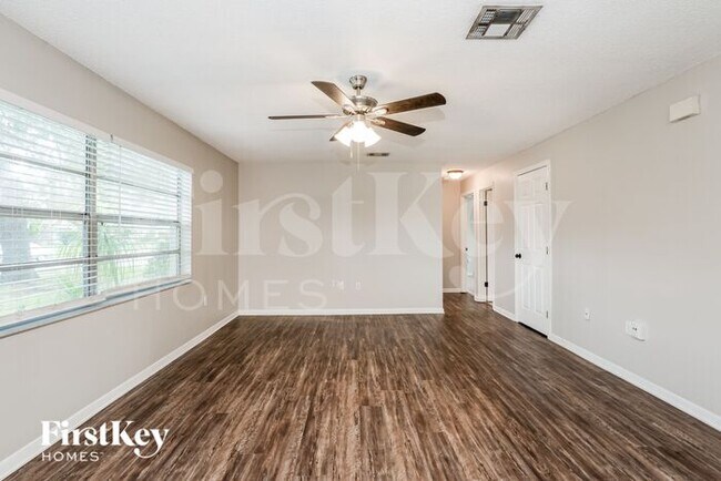 Foto del edificio - 3669 Longbow Rd