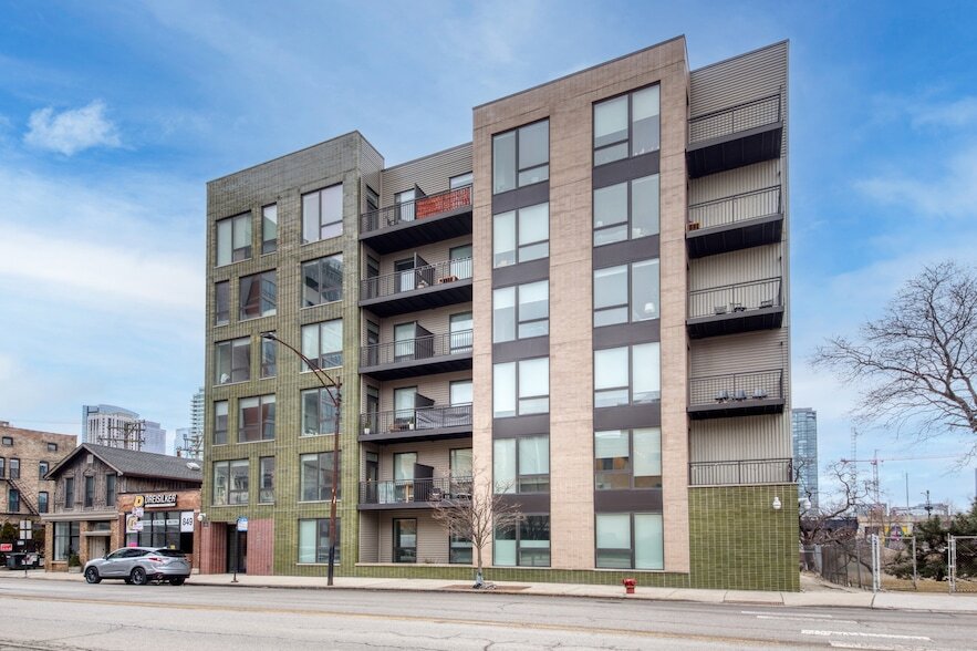 Primary Photo - 851 W Grand Avenue Unit 305