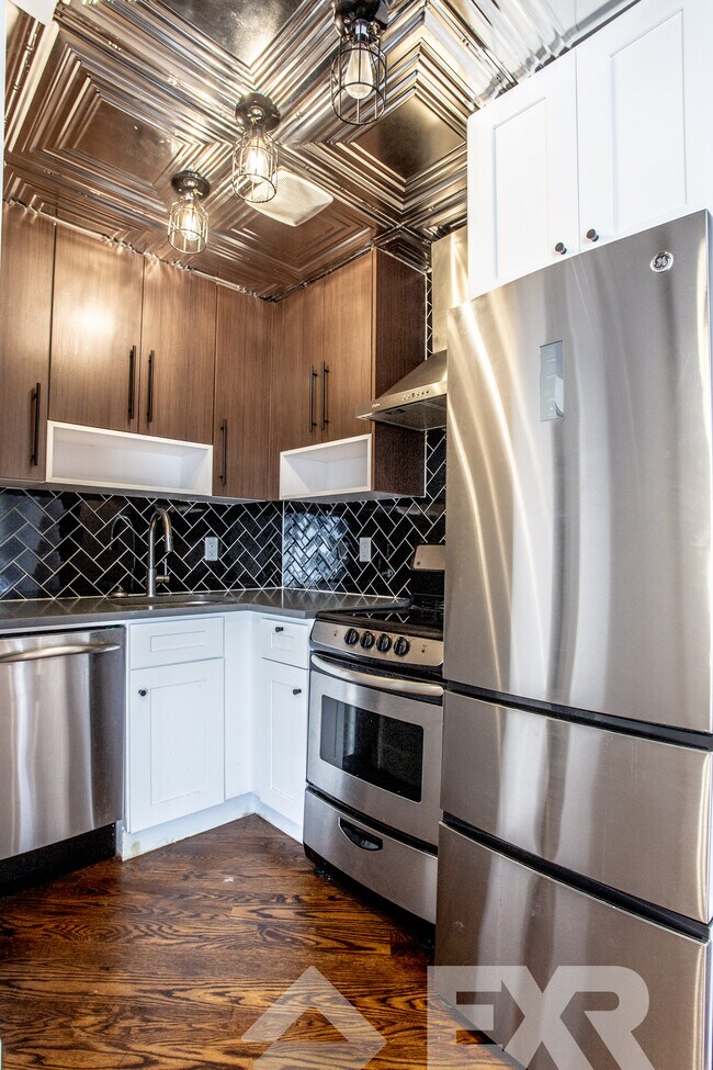 Building Photo - 35 Claver Pl