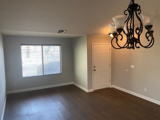 Foto del edificio - 3 bed 2 bath
