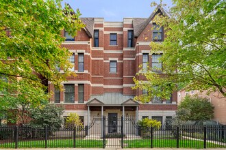 Building Photo - 1441 N Wicker Park Ave