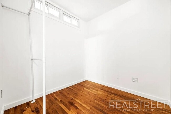 Building Photo - Modern 2-Bedroom Apartment with Private Balcony in Prime Bushwick