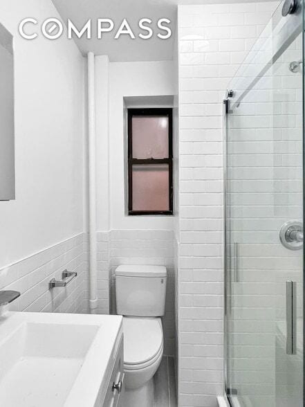 Building Photo - 270 E 78th St
